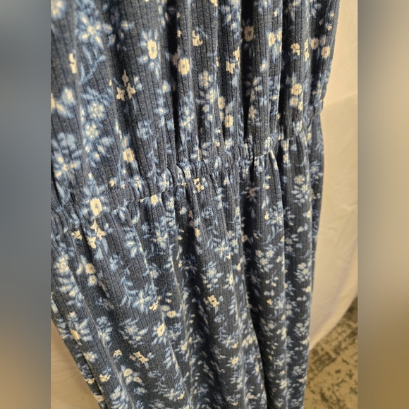 Maurices Girls Navy Floral Romper | Size M (10/12) - Picture 4 of 5